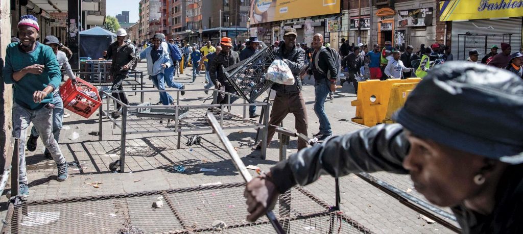 Marauding South Africans loot migrant-owned businesses in Johannesburg