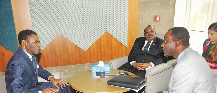 Africawatch Editor Steve Mallory, right, interviews President Obiang, left, and Anatolio Ndong Mba, Equatorial Guinea’s ambassador to the United Nations, looks on.