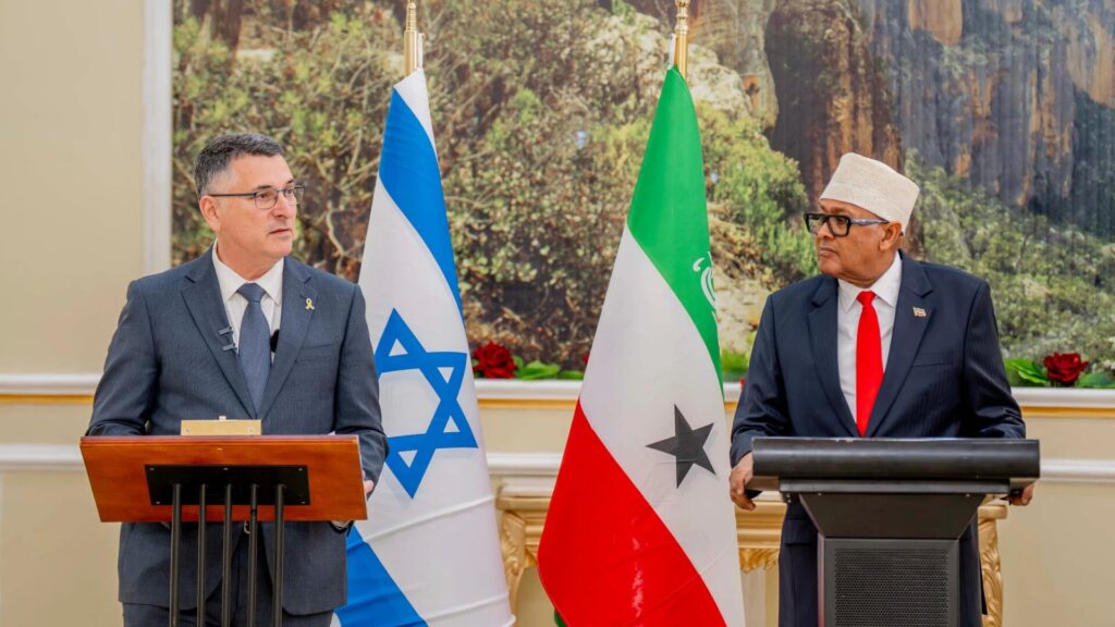 Israel’s Foreign Minister Gideon Saar, left, visited Somaliland on
January 6, after Israel became the first country to recognize the breakaway region of
Somalia as an independent nation. Saar expressed Israel’s commitment to enhancing
relations with Somaliland “with momentum.” Somaliland President Abdirahman
Mohamed Abdullahi, right, described the visit as a “big day.”